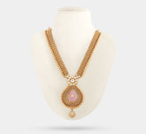Enchanting kundan necklace